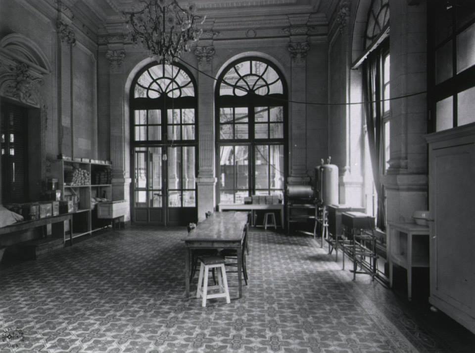 Equipment of the AEF Base Hospital 32 is set up in the Casino vestibule