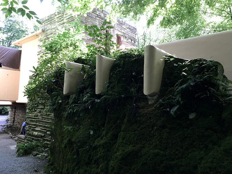 Anchors in the rock secure the cantilever design