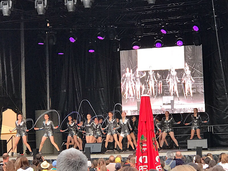 Dance group with jump ropes